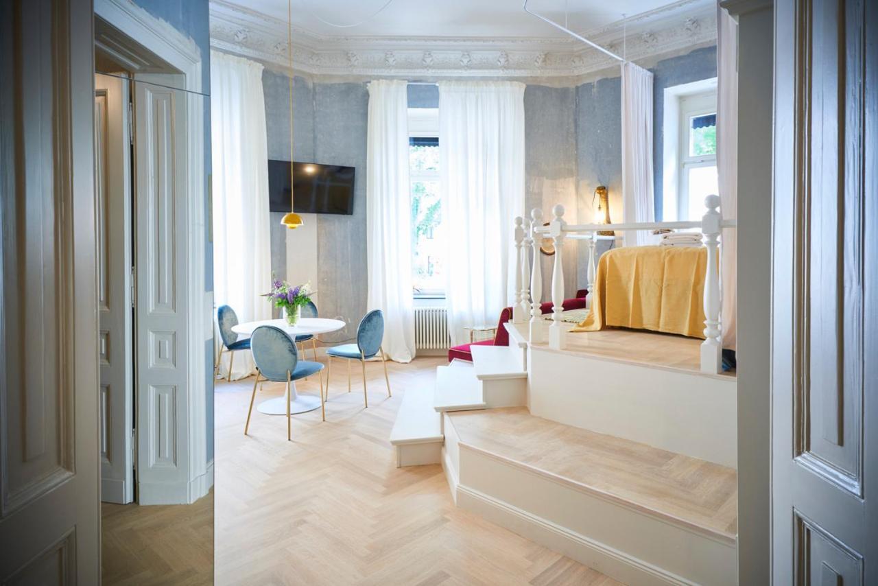 Two-Bedroom Apartment Tschaikowskistr 19