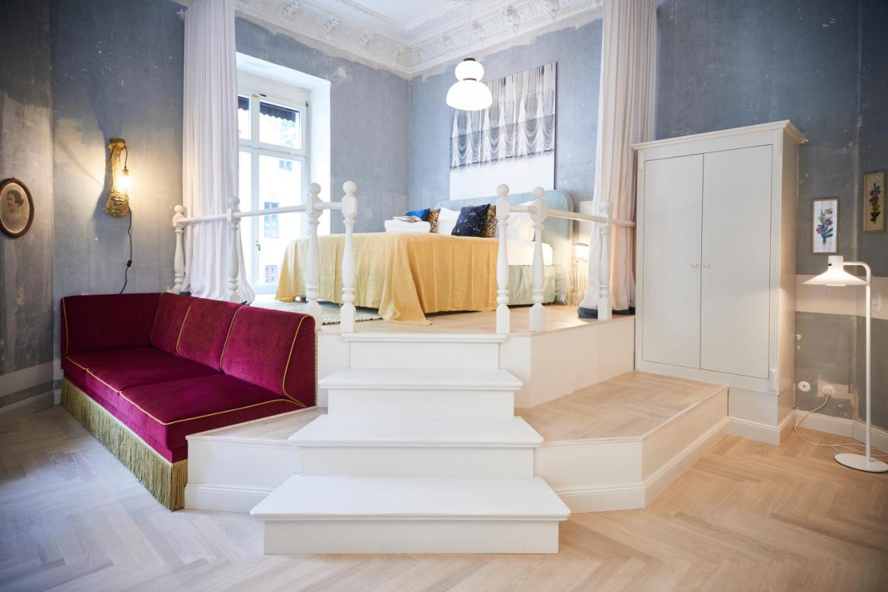 Two-Bedroom Apartment Tschaikowskistr 19