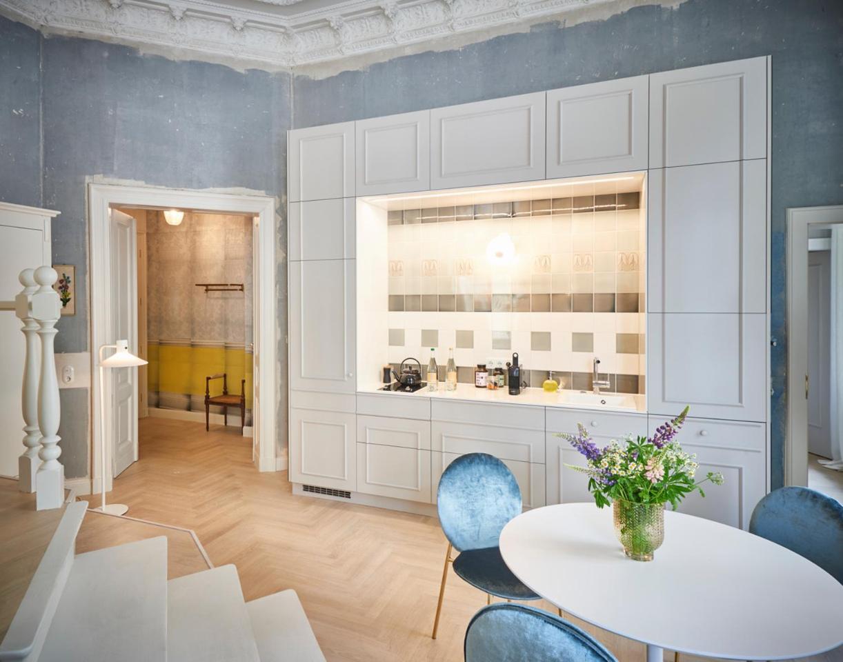 Two-Bedroom Apartment Tschaikowskistr 19
